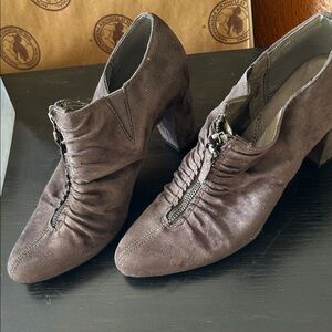 Elegant Grey Suede Women's Shoes